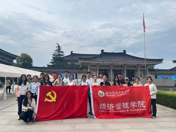 参观陕西历史博物馆.jpg